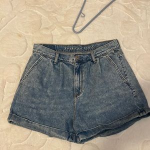 American eagle jean shorts size 4 true to size, very comfortable, mom shorts !!